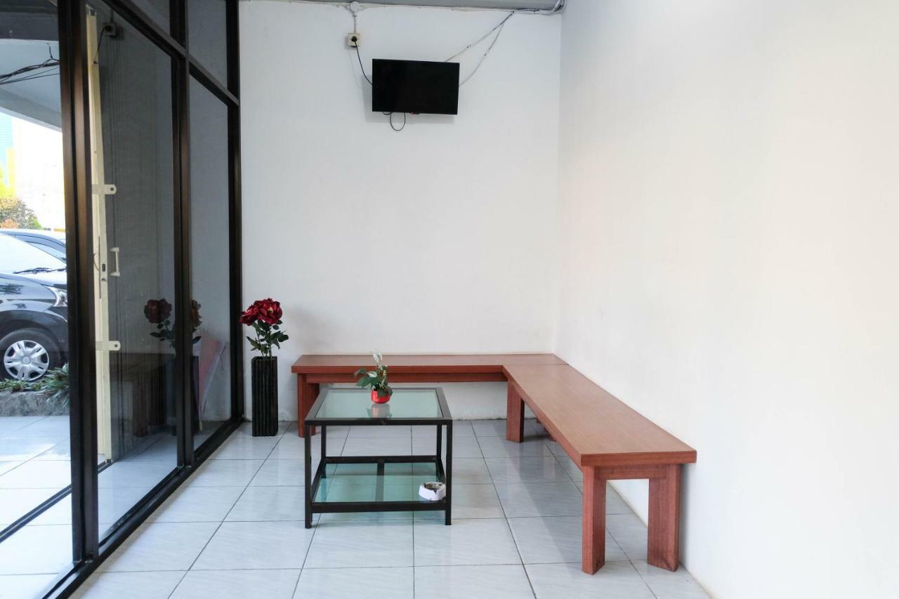 Hotel Reddoorz Near Ahmad Yani Airport 3 Semarang Exterior foto