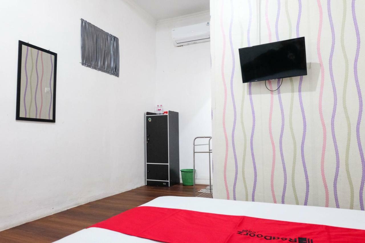 Hotel Reddoorz Near Ahmad Yani Airport 3 Semarang Exterior foto