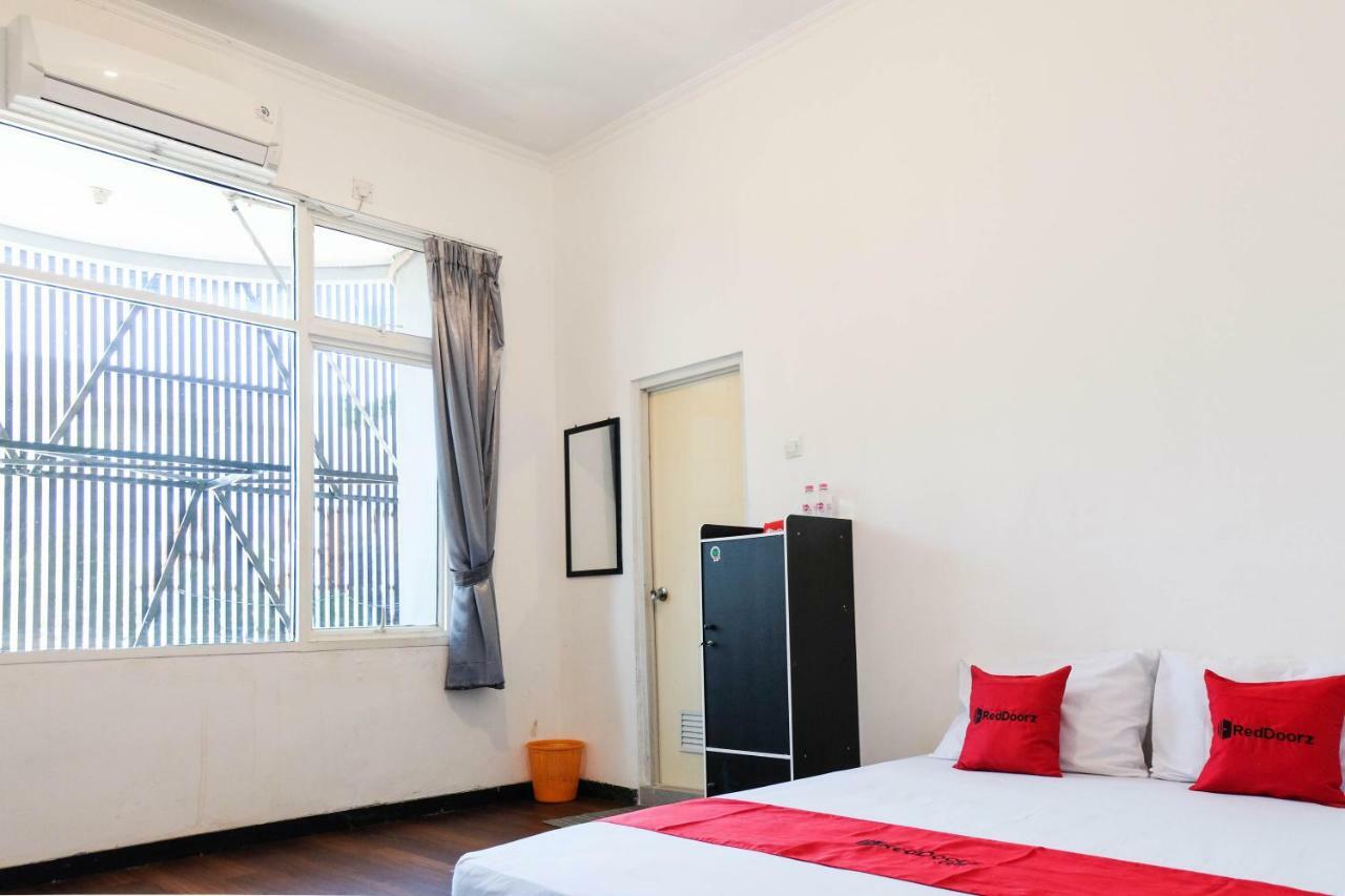 Hotel Reddoorz Near Ahmad Yani Airport 3 Semarang Exterior foto
