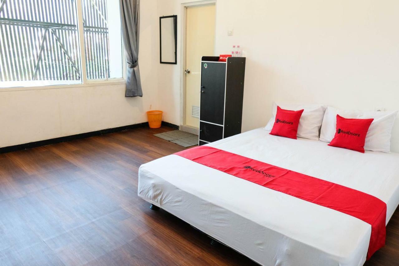 Hotel Reddoorz Near Ahmad Yani Airport 3 Semarang Exterior foto