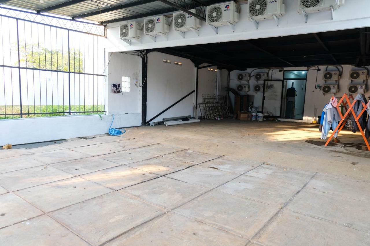 Hotel Reddoorz Near Ahmad Yani Airport 3 Semarang Exterior foto
