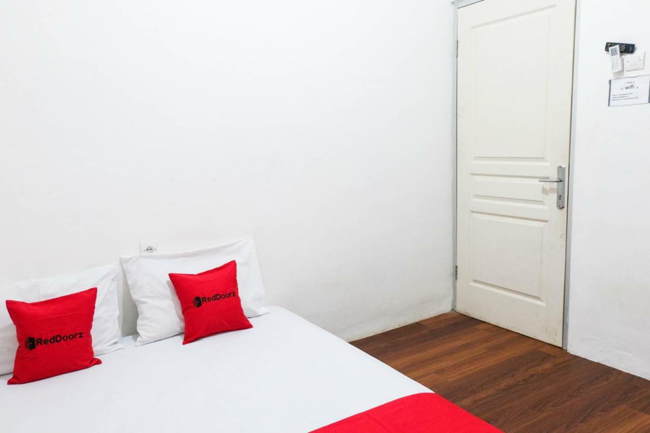 Hotel Reddoorz Near Ahmad Yani Airport 3 Semarang Exterior foto