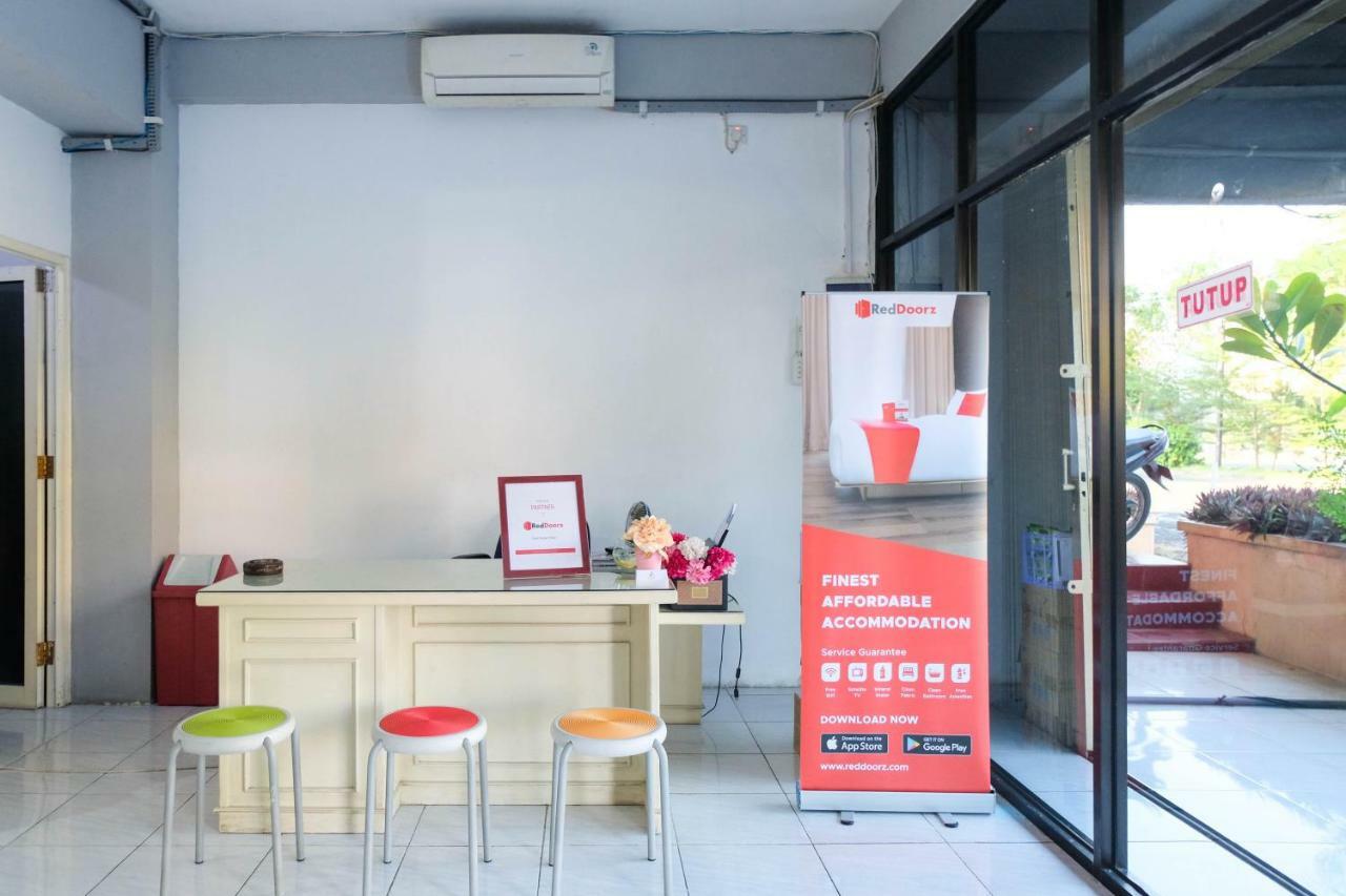Hotel Reddoorz Near Ahmad Yani Airport 3 Semarang Exterior foto