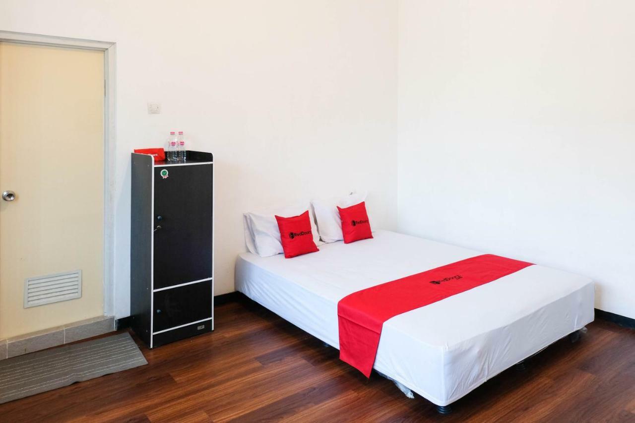 Hotel Reddoorz Near Ahmad Yani Airport 3 Semarang Exterior foto