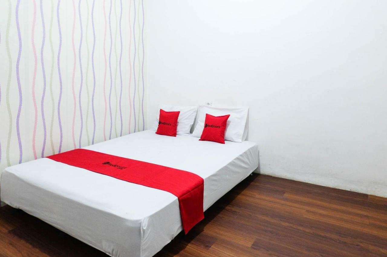 Hotel Reddoorz Near Ahmad Yani Airport 3 Semarang Exterior foto
